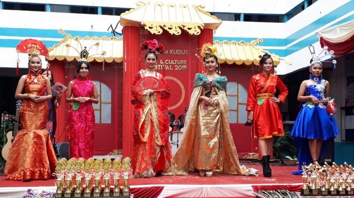 Peragaan Busana Kalam kudus