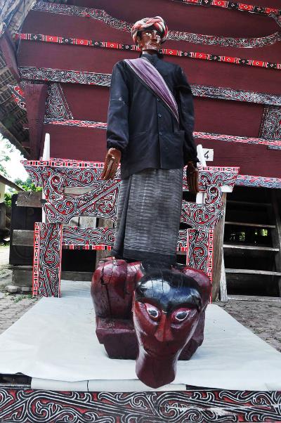 Patung sigale-gale tomok samosir