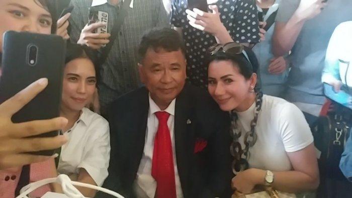 hotman paris bersama wanita cantik