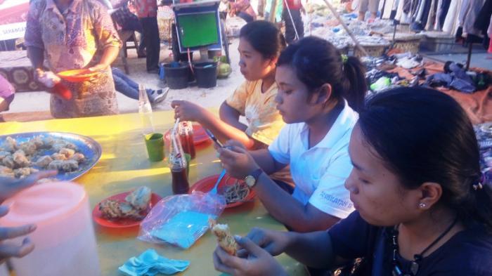 makan mie gomak