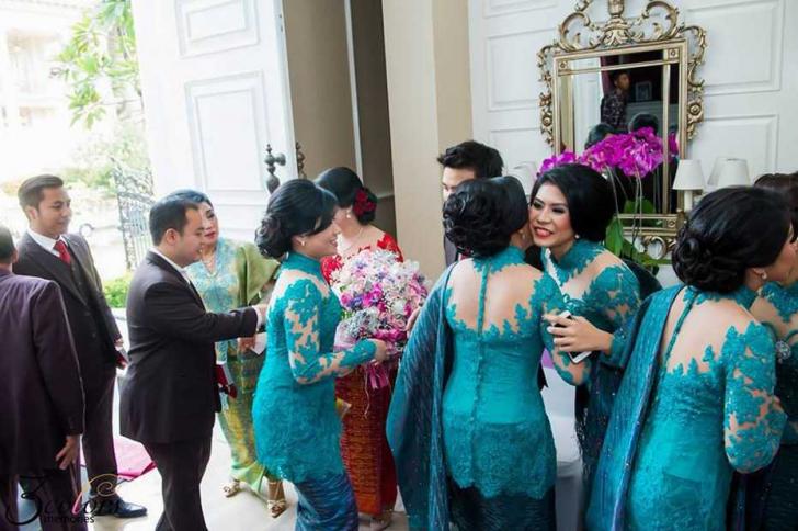 kebaya seragam