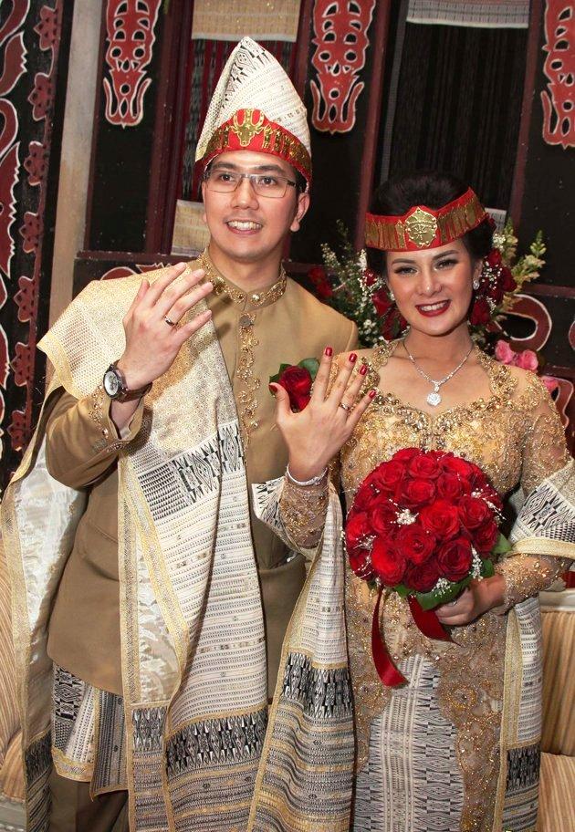pakaian pengantin batak toba