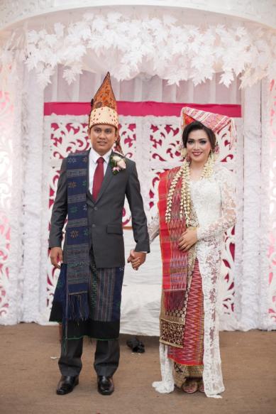pakaian kebaya pengantin batak simalungun
