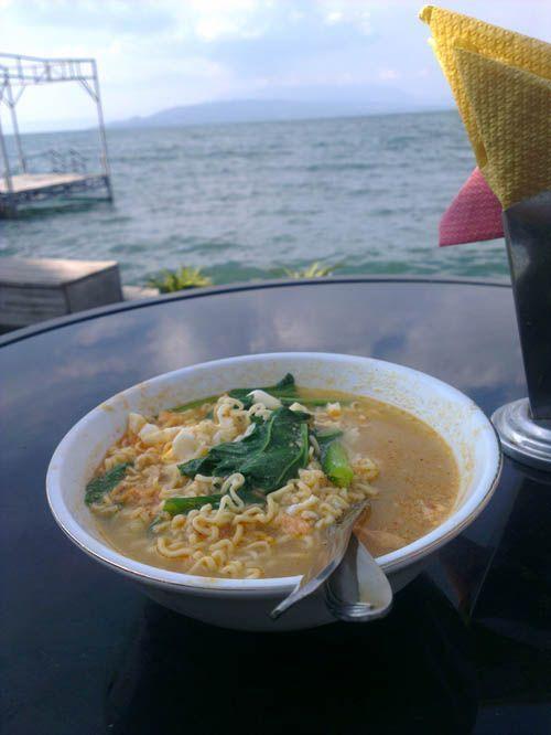 indomie kuah pakai telor balige