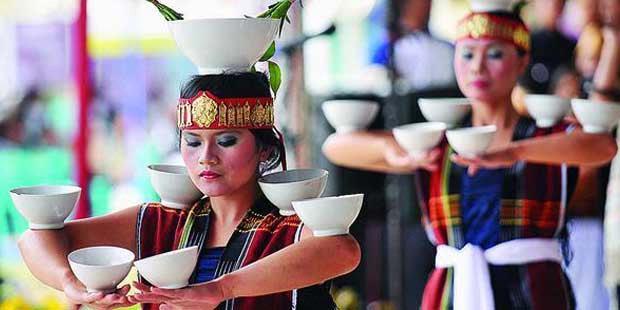 tortor sawan di festival danau toba