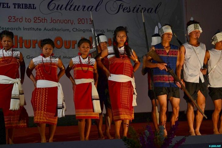 pakaian adat suku kuki