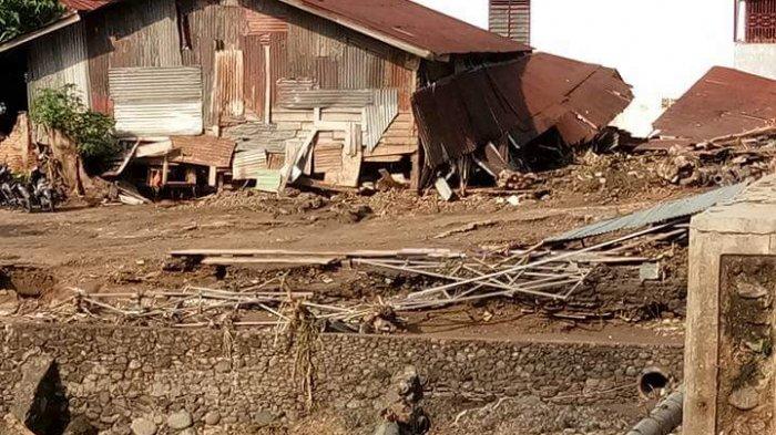 Rumah rusak pasca banjir bandang di sidempuan