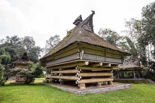 rumah bolon raja purba