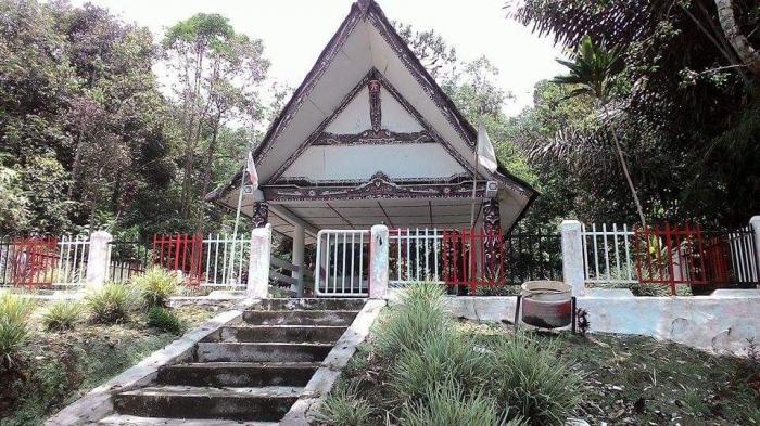 makam putri lopian