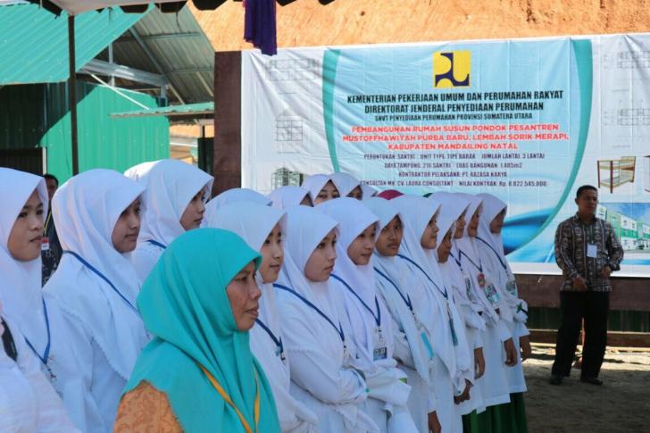 pelajar ponpes pesantren di madina