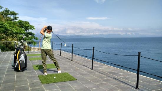 Bersantai di tiara hotel balige