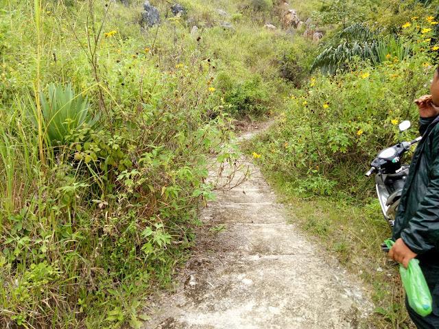 Jalan menuju liang sipege