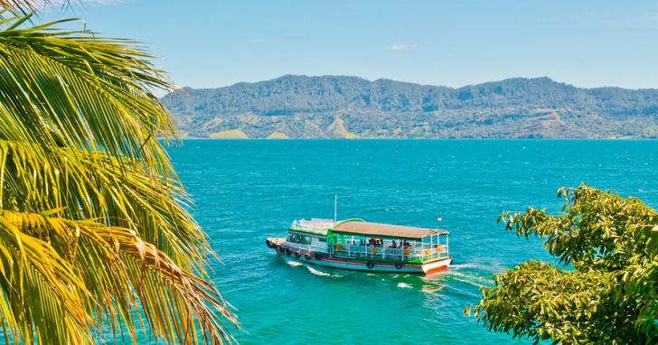 Kapal danau toba