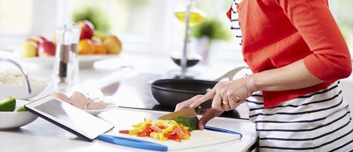 bekerja di dapur