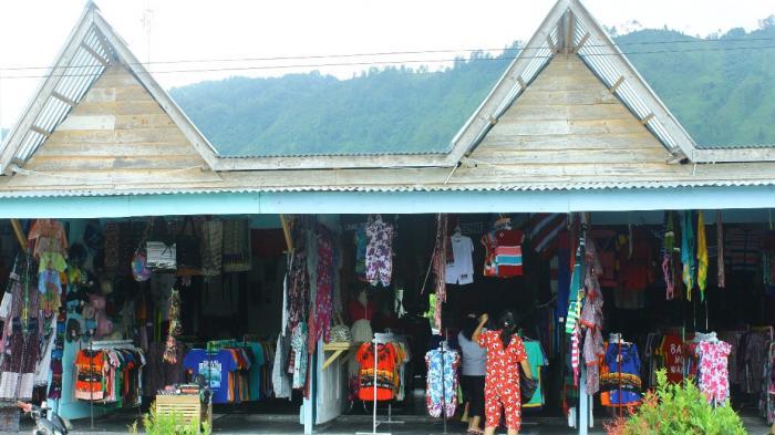 pasar tomok