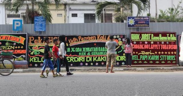 krans bunga ahok