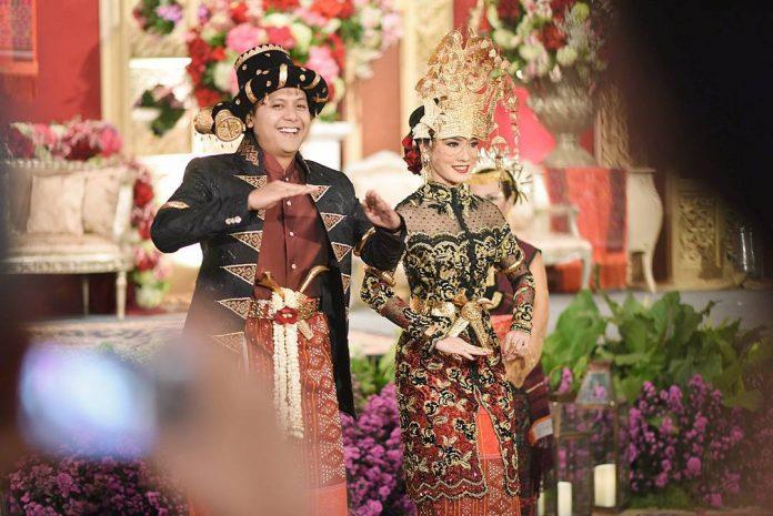 pakaian kebaya pengantin adat batak mandailing