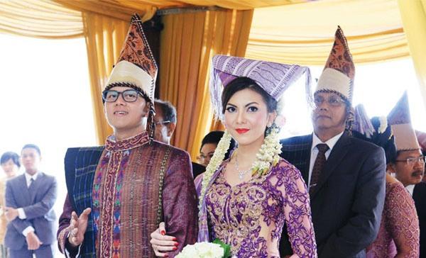 pakaian adat pengantin batak simalungun