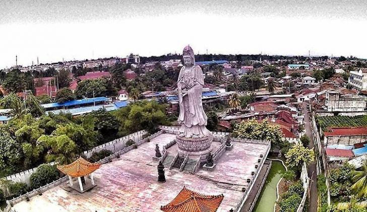 Patung dewi kwan im siantar