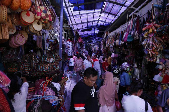 Pasar Cinderamata Tomok Samosir