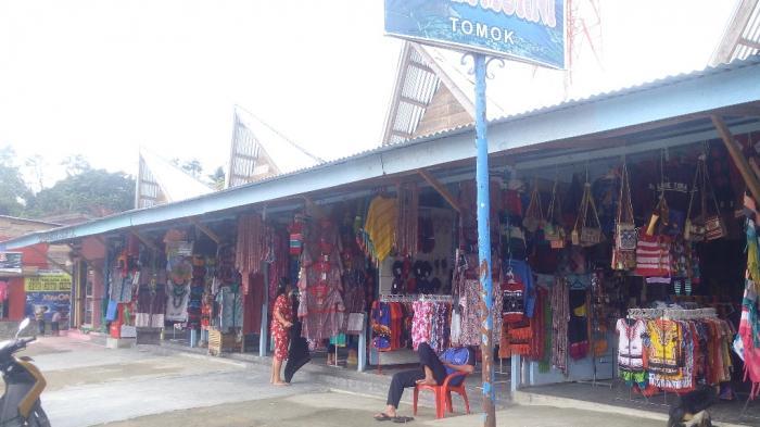 pasar tomok