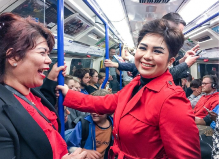 joy tobing bersama ibu di london