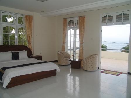 Kamar Hotel Ompu Herti Balige