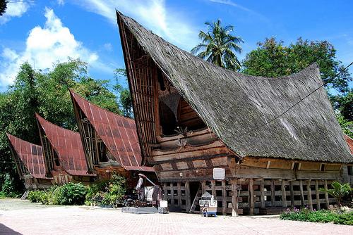 Rumah Adat Batak Toba Menawarkan 2 fungsi yang Realistis 